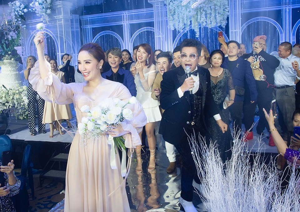 Top 3 đám cưới hào nhoáng nhất showbiz Việt năm 2019 - 12 Top 3 đám cưới hào nhoáng nhất showbiz Việt năm 2019 - 12