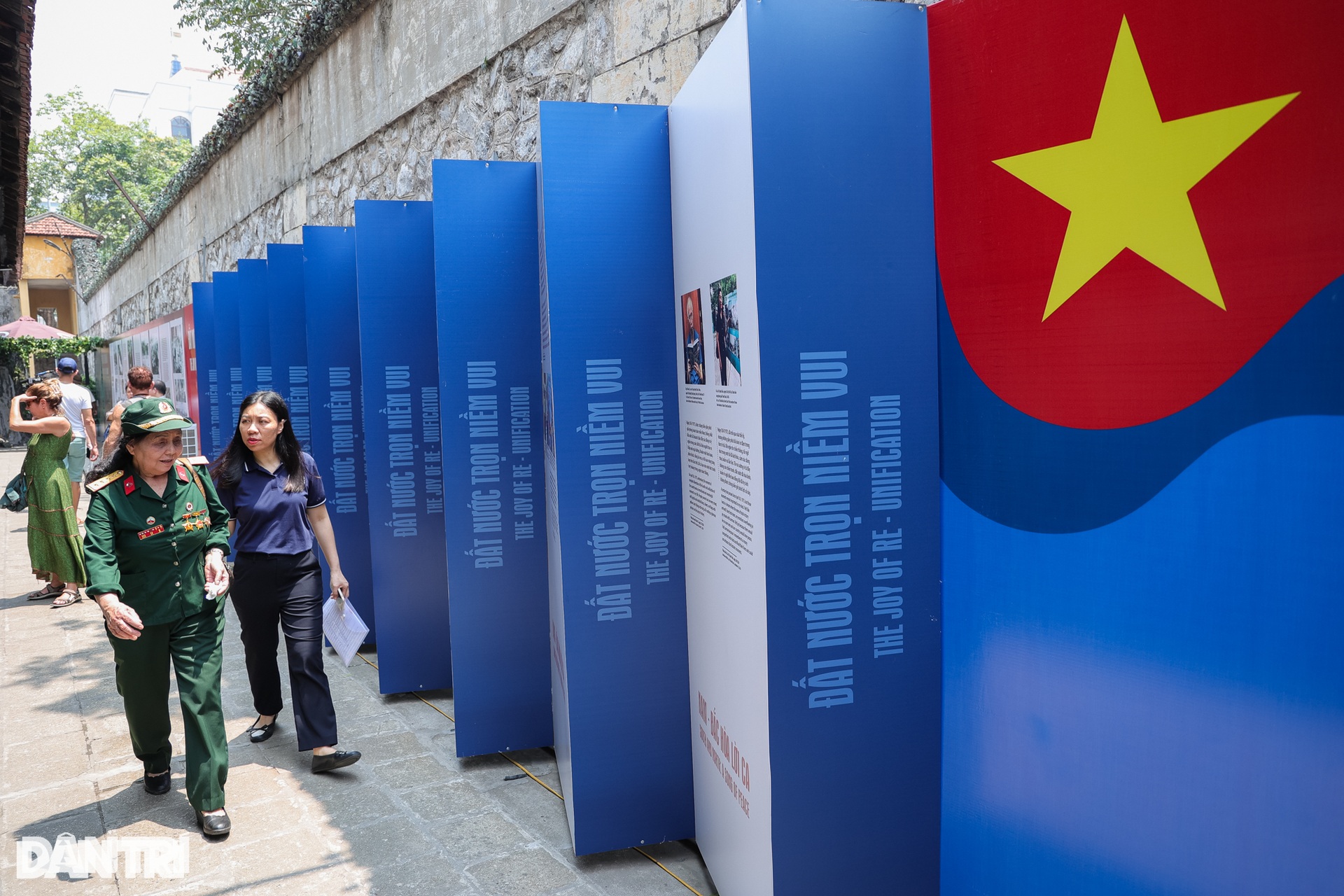 Xúc động không gian Khúc ca hòa bình kỷ niệm 50 năm Giải phóng miền Nam - 3 Xúc động không gian Khúc ca hòa bình kỷ niệm 50 năm Giải phóng miền Nam - 3