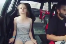 Điều gì xảy bên trong chiếc xe drift?