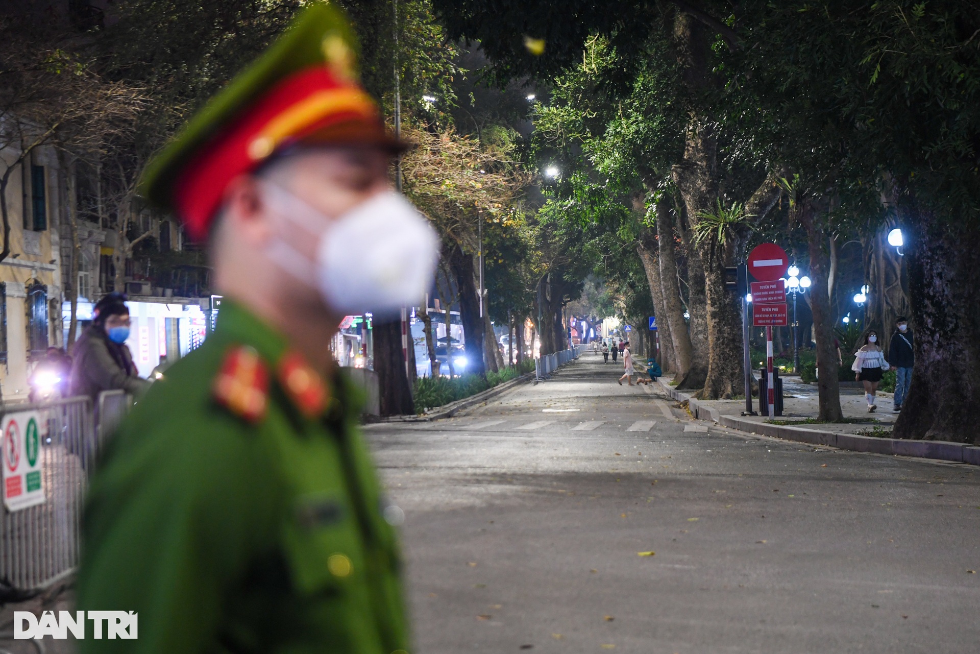 Hàng nghìn người đổ về phố đi bộ, hồ Gươm đông vui trở lại dịp cuối tuần - 3 Hàng nghìn người đổ về phố đi bộ, hồ Gươm đông vui trở lại dịp cuối tuần - 3