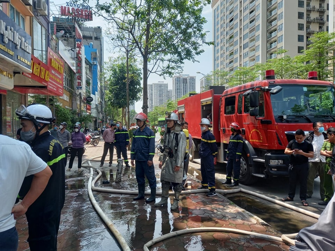 Cháy quán bún chả ở Hà Nội, thực khách bỏ chạy tán loạn - 3 Cháy quán bún chả ở Hà Nội, thực khách bỏ chạy tán loạn - 3
