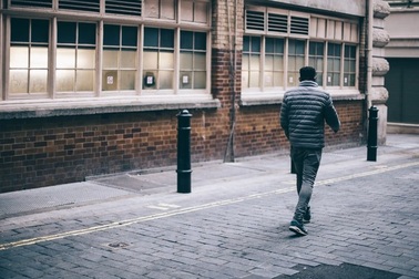 Cãi nhau với vợ, người đàn ông đi bộ 420 km không nghỉ