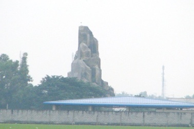 "Biệt phủ" giữa đồng, cán bộ nói không biết, không ai tin được(!)