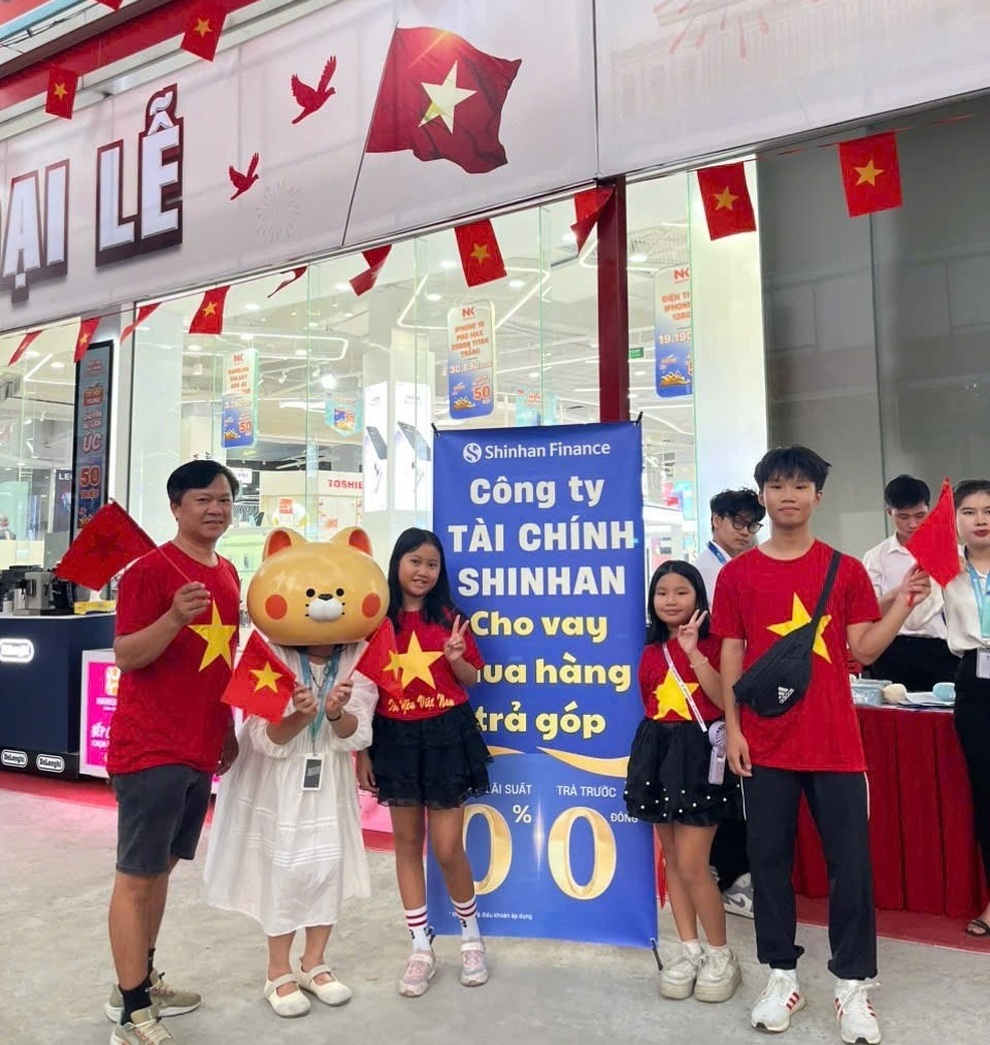 Shinhan Finance — Продолжая достигать новых высот, сопровождая празднование 80-летия Национального дня 2 сентября — 2 Shinhan Finance - Tiếp bước vươn xa, đồng hành trong đại lễ 80 năm Quốc khánh 2/9 - 2