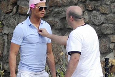 Cristiano Ronaldo diện thời trang… nữ tính 