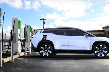 SUV chạy điện Fisker Ocean mở lối đi riêng