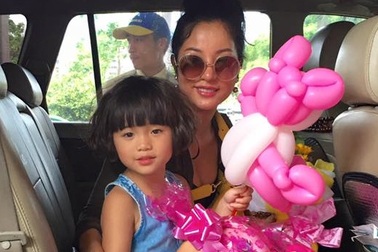 Thúy Nga đưa con gái về nước học văn hóa Việt