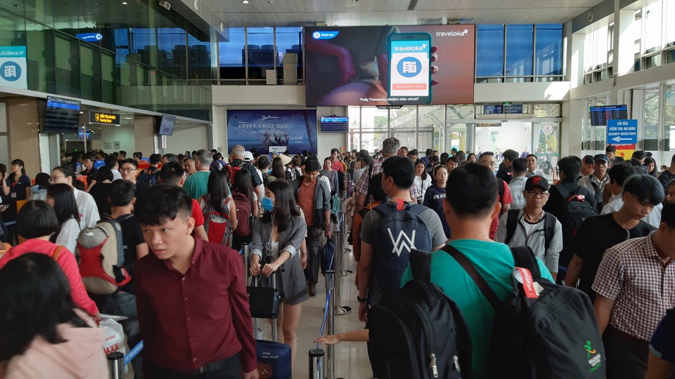 Vật vạ nửa ngày ở sân bay chờ được về quê ăn Tết - 4