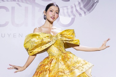 Á hậu Quỳnh Châu mặc trang phục độc đáo, gây chú ý trước ngày cưới