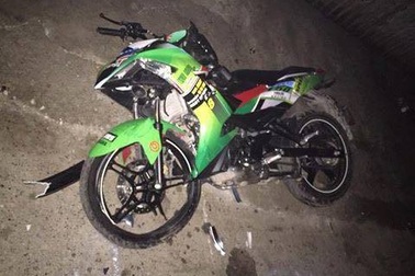 Hà Nội: 3 thanh niên đâm vào cột điện, tử vong tại chỗ