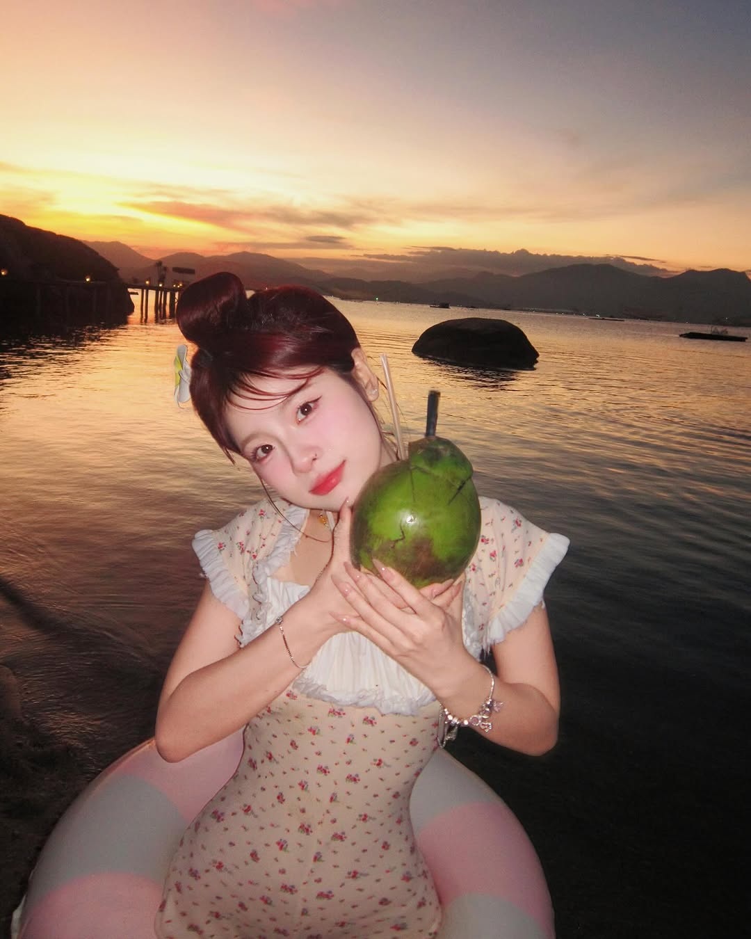Hot girl Ngọc Kem đang vướng ồn ào tình cảm với ViruSs là ai? - 3 Hot girl Ngọc Kem đang vướng ồn ào tình cảm với ViruSs là ai? - 3