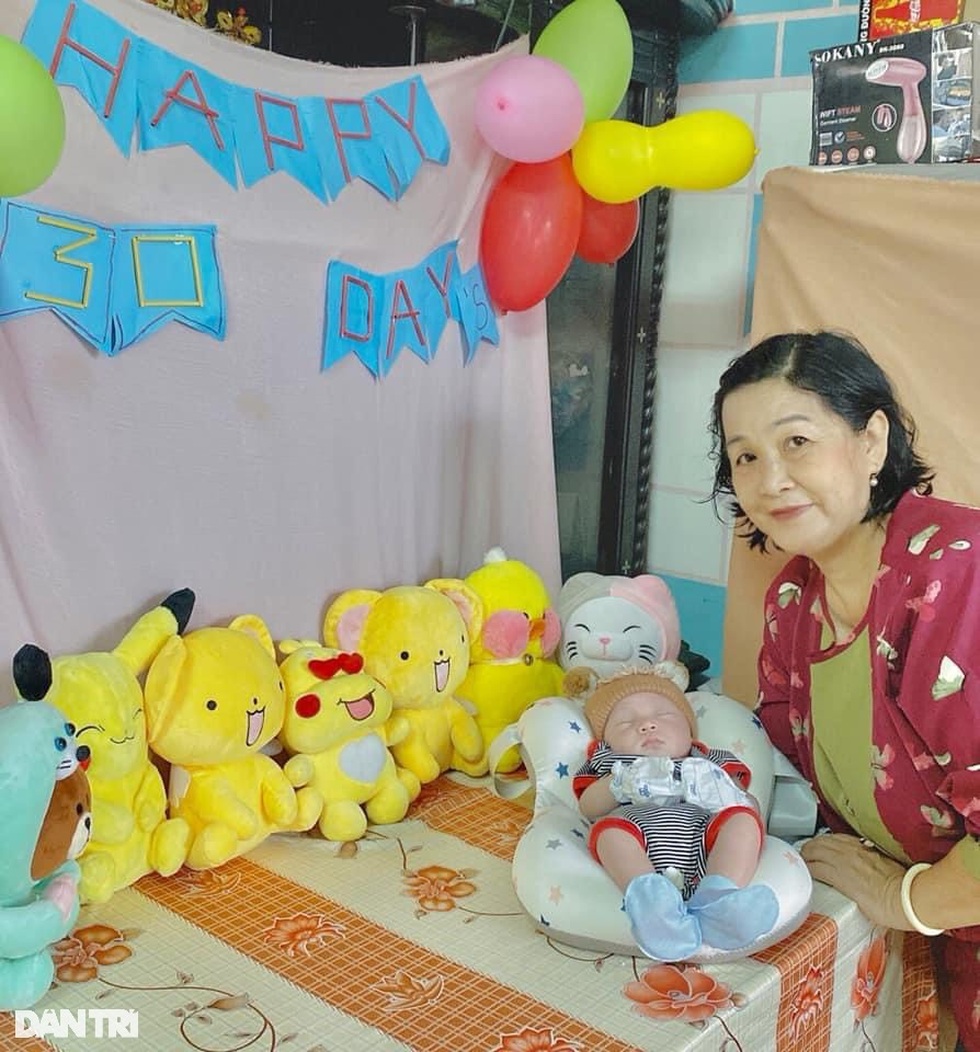 Chuyện về bé Vít bị bỏ rơi ở nhà hoang trong chiều mưa tại tâm dịch TPHCM - 11 Chuyện về bé Vít bị bỏ rơi ở nhà hoang trong chiều mưa tại tâm dịch TPHCM - 11