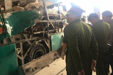 Vụ nổ xe khách: Khởi tố vụ án “vận chuyển trái phép vật liệu nổ”