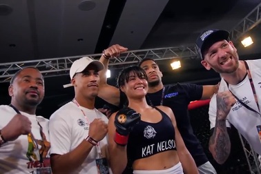 Sự cố kỳ quặc: Võ sĩ tung đòn knock-out thì sàn đấu mất điện