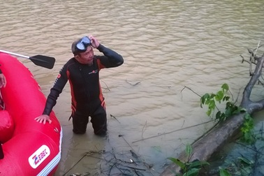 Vớt được thi thể nam thanh niên chết đuối trên sông Sa Thầy