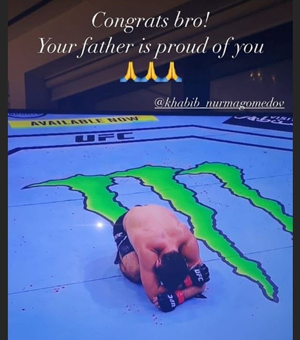 C.Ronaldo chúc mừng “người anh em” Khabib giành chiến thắng - 2 C.Ronaldo chúc mừng “người anh em” Khabib giành chiến thắng - 2