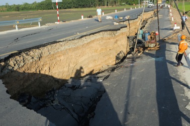 Các nạn nhân trong vụ sụt lún đường ở Tây Ninh được bồi thường ra sao?