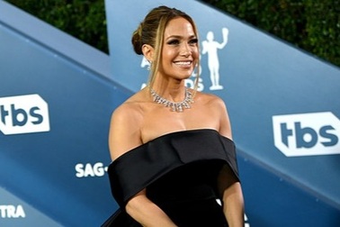 Jennifer Lopez kiêu sa trên thảm đỏ lễ trao giải SAG