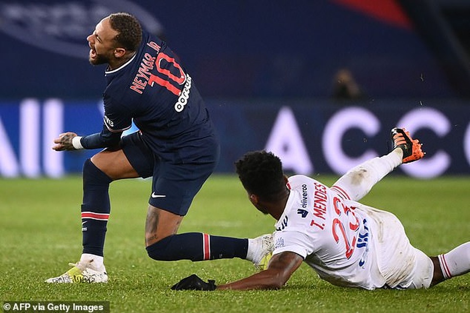 Neymar chấn thương nặng, PSG thua sốc trước Lyon trên sân nhà - 2 Neymar chấn thương nặng, PSG thua sốc trước Lyon trên sân nhà - 2