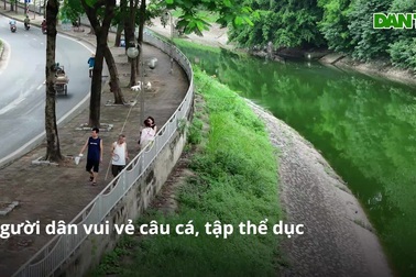 Sông Tô Lịch bất ngờ xanh ngắt, hết mùi hôi