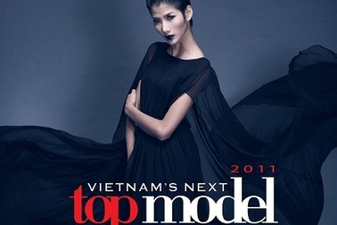 Hoàng Thùy - từ cô gái quê mùa đến siêu mẫu quốc tế với gu thời trang Hi–end đẳng cấp