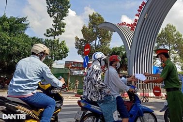 Lập chốt kiểm soát vào vùng "đỏ, cam", nhiều hàng quán đóng cửa