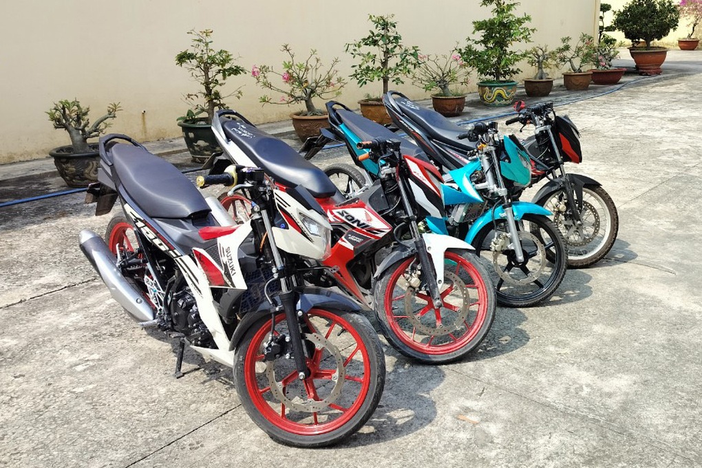 Bắt nhóm tự xưng cảnh sát hình sự kiểm tra hành chính rồi cướp xe - 2