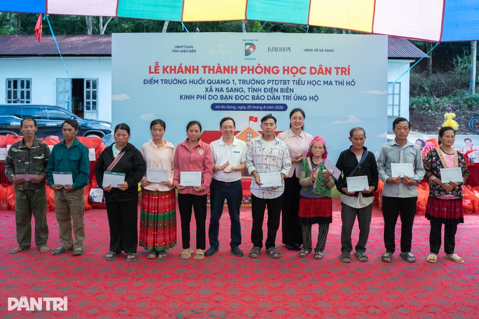 Phòng học Dân trí thắp sáng ước mơ học sinh vùng biên - 19 Phòng học Dân trí thắp sáng ước mơ học sinh vùng biên - 19