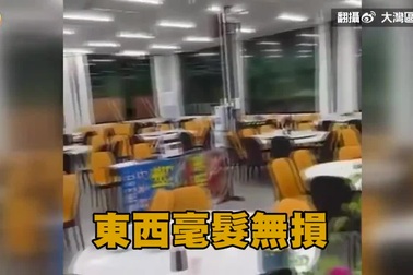 Trung Quốc: Chủ nhà hàng chi 70 triệu đồng thuê 12 xe tải chắn siêu bão