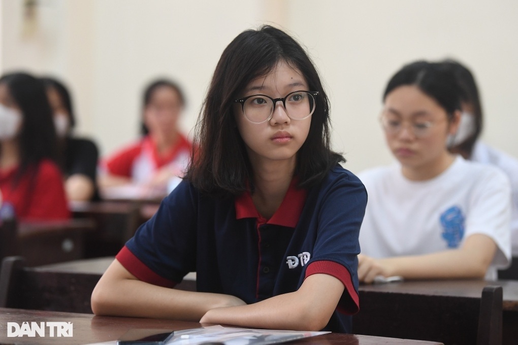 Phụ huynh vây trường xin học cho con và những điểm nóng tuyển sinh 2024 - 4 Phụ huynh vây trường xin học cho con và những điểm nóng tuyển sinh 2024 - 4