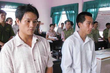 Nhóm lâm tặc quậy tưng trạm kiểm lâm lĩnh án