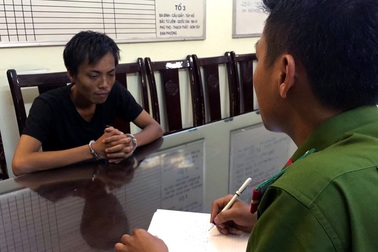 Hà Nội: Nữ sinh bị đâm trọng thương ở nhà chờ xe buýt