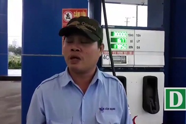 Dàn siêu xe của Tổng thống Trump "đổ bộ" cây xăng ven đường Đà Nẵng