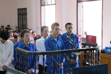 Nhóm côn đồ nổ súng giữa ban ngày lĩnh án