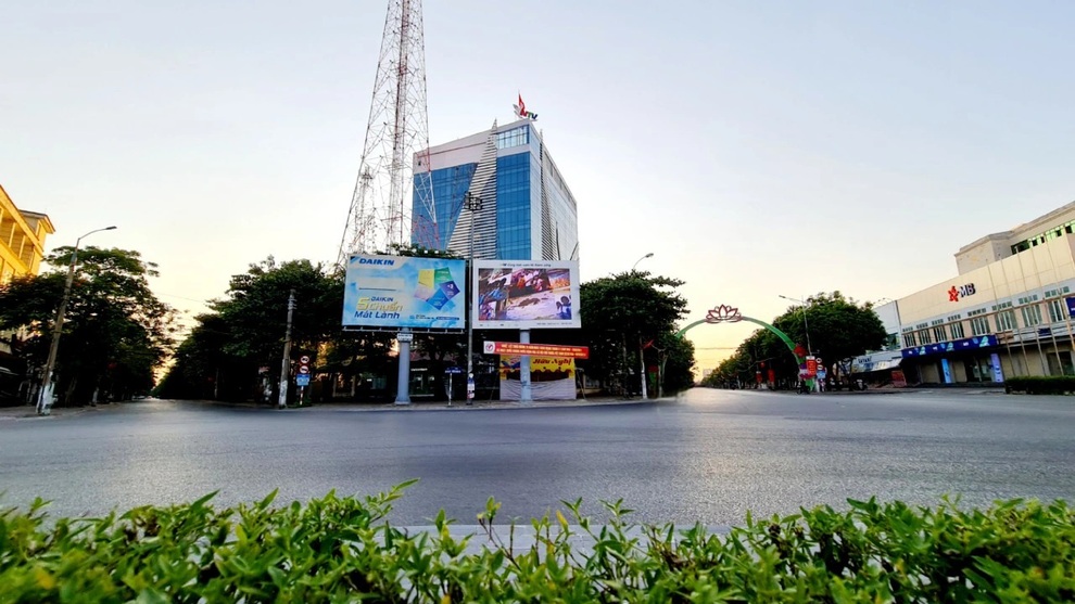 Hình ảnh thành phố Đỏ trong ngày đầu thực hiện ai ở đâu ở yên đó - 4 Hình ảnh thành phố Đỏ trong ngày đầu thực hiện ai ở đâu ở yên đó - 4
