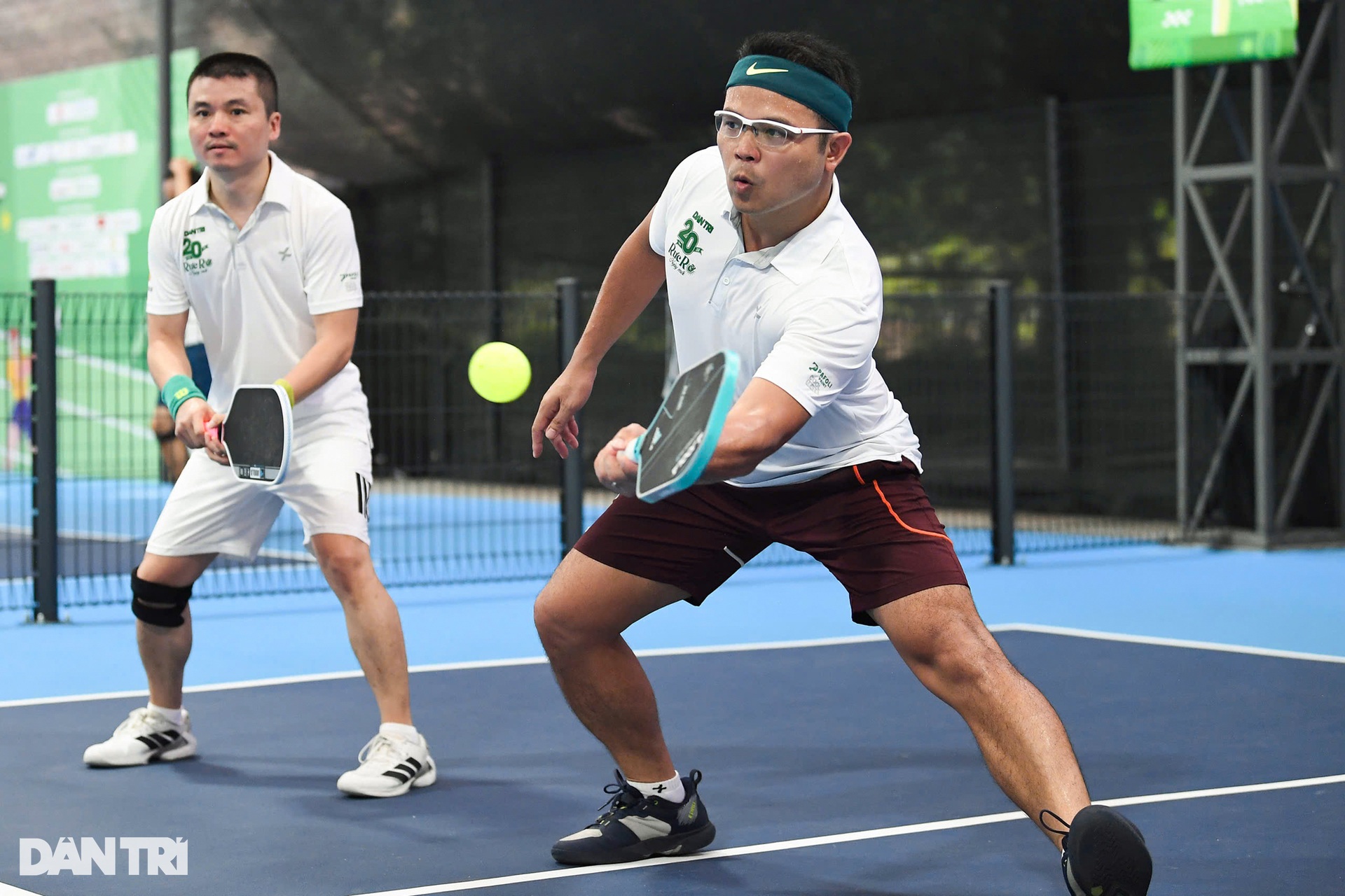 Giằng co kịch tính các trận đấu pickleball Dân trí 20 năm - Rực rỡ ngày mới - 6 Giằng co kịch tính các trận đấu pickleball Dân trí 20 năm - Rực rỡ ngày mới - 6