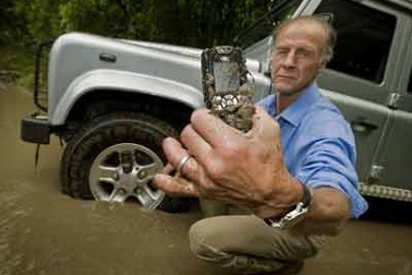 Điện thoại nung trong lò nướng 60 độ vẫn “chạy tốt”