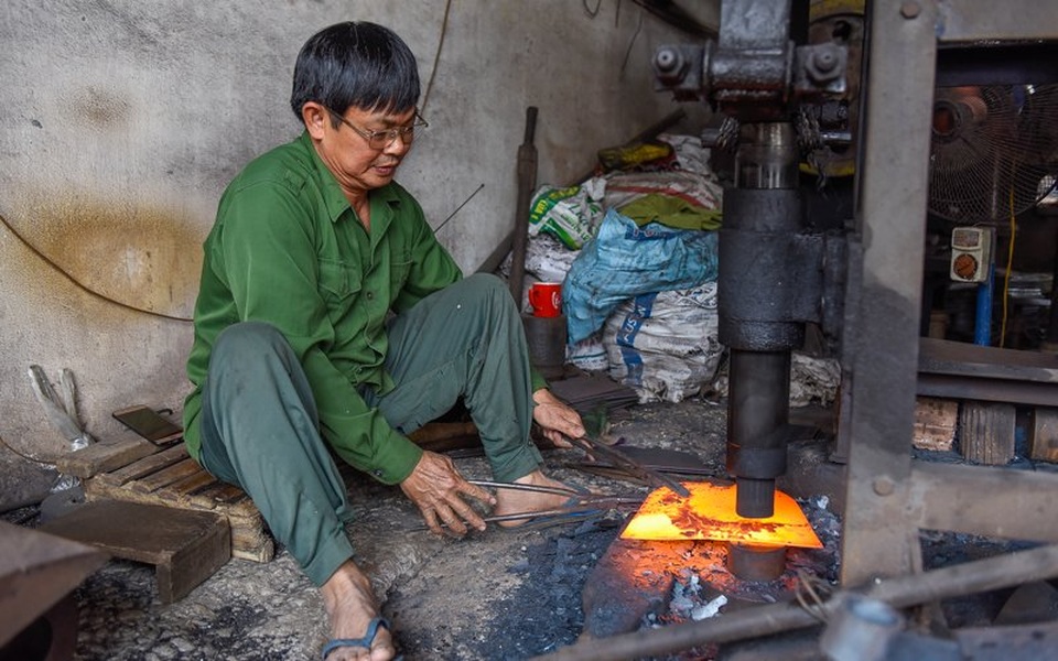 Cận Tết, làng rèn đỏ lửa xuyên đêm - 1 Cận Tết, làng rèn đỏ lửa xuyên đêm - 1