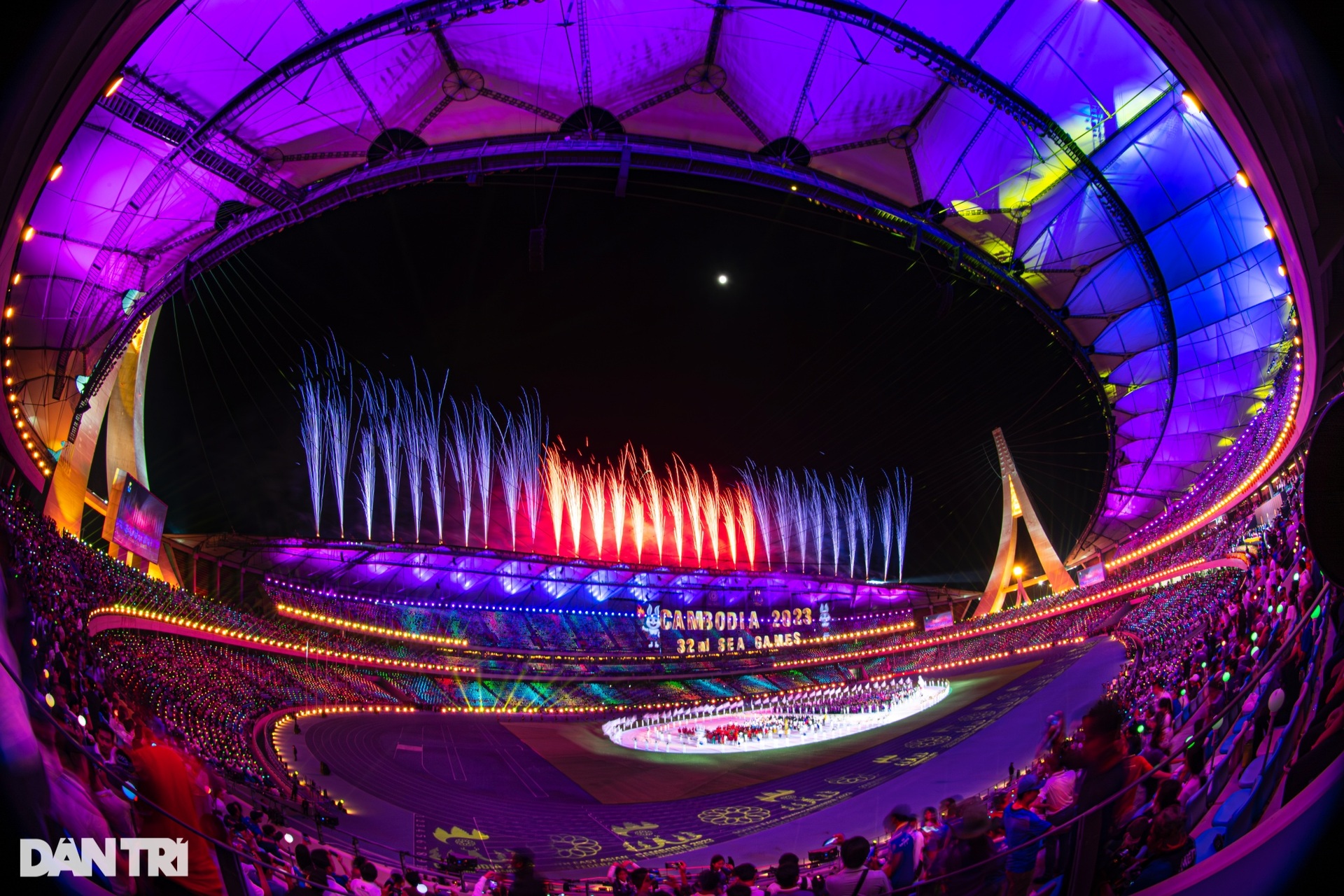 Toàn cảnh lễ khai mạc đẳng cấp, mang tầm cỡ Olympic mở màn cho SEA Games 32 - 19 Toàn cảnh lễ khai mạc đẳng cấp, mang tầm cỡ Olympic mở màn cho SEA Games 32 - 19