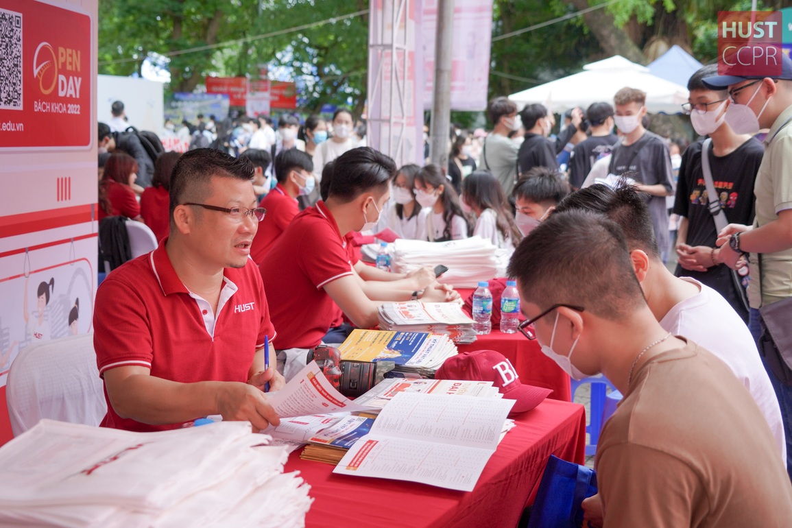 Xét tuyển bằng điểm thi tốt nghiệp và xét học bạ vẫn là chủ yếu nhất - 2 Xét tuyển bằng điểm thi tốt nghiệp và xét học bạ vẫn là chủ yếu nhất - 2
