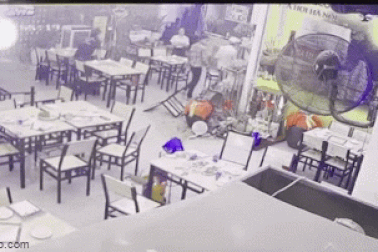 Điều tra vụ nhóm người táo tợn đập phá quán nhậu ở TPHCM