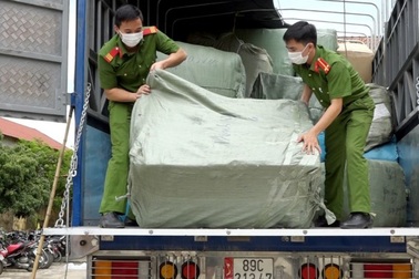 Bắt xe tải chở 2 tỷ đồng hàng hoá không hóa đơn, chứng từ