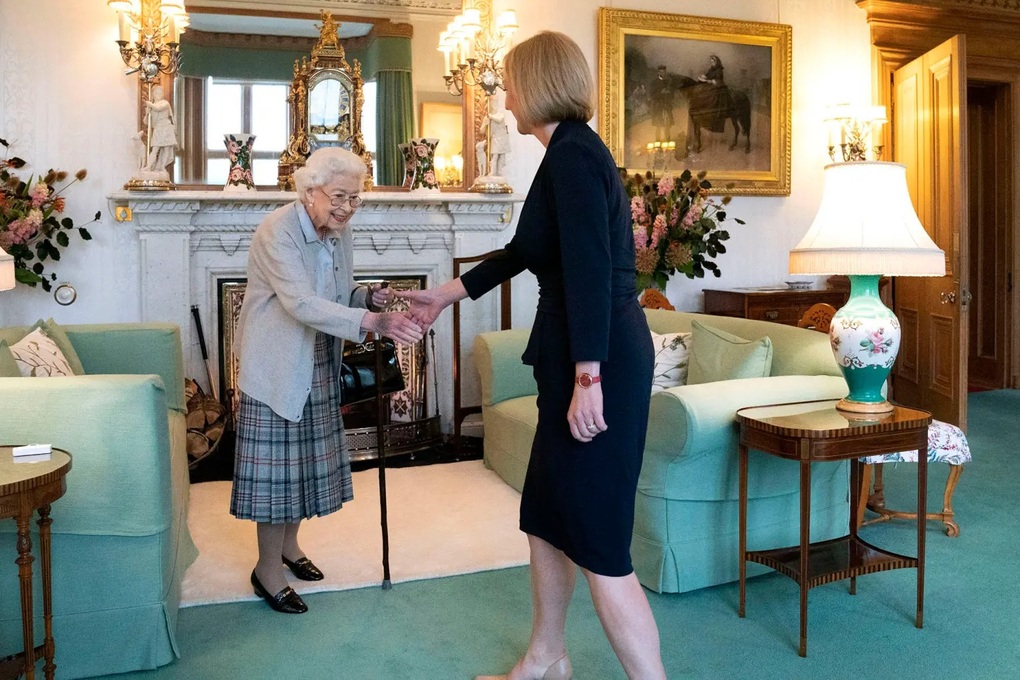 Con dâu khẳng định Nữ hoàng Anh Elizabeth II là mẹ chồng tuyệt vời nhất - 3 Con dâu khẳng định Nữ hoàng Anh Elizabeth II là mẹ chồng tuyệt vời nhất - 3
