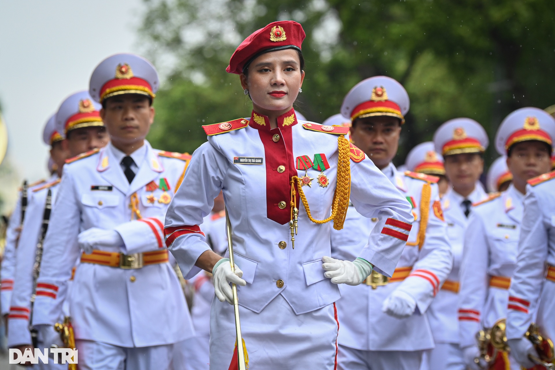 Ngắm những bóng hồng xinh đẹp biểu diễn Nhạc hội Cảnh sát trên phố đi bộ - 16 Ngắm những bóng hồng xinh đẹp biểu diễn Nhạc hội Cảnh sát trên phố đi bộ - 16