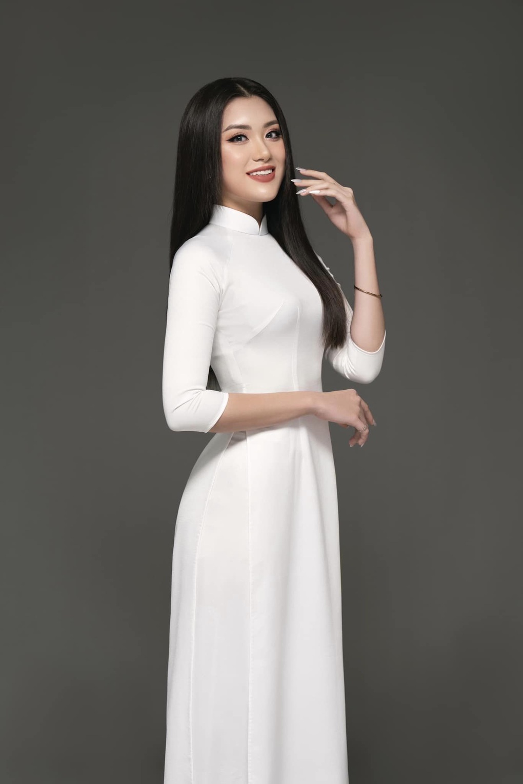 Nữ sinh thi Hoa hậu Việt Nam: Không có đường tắt dẫn tới thành công - 1 Nữ sinh thi Hoa hậu Việt Nam: Không có đường tắt dẫn tới thành công - 1
