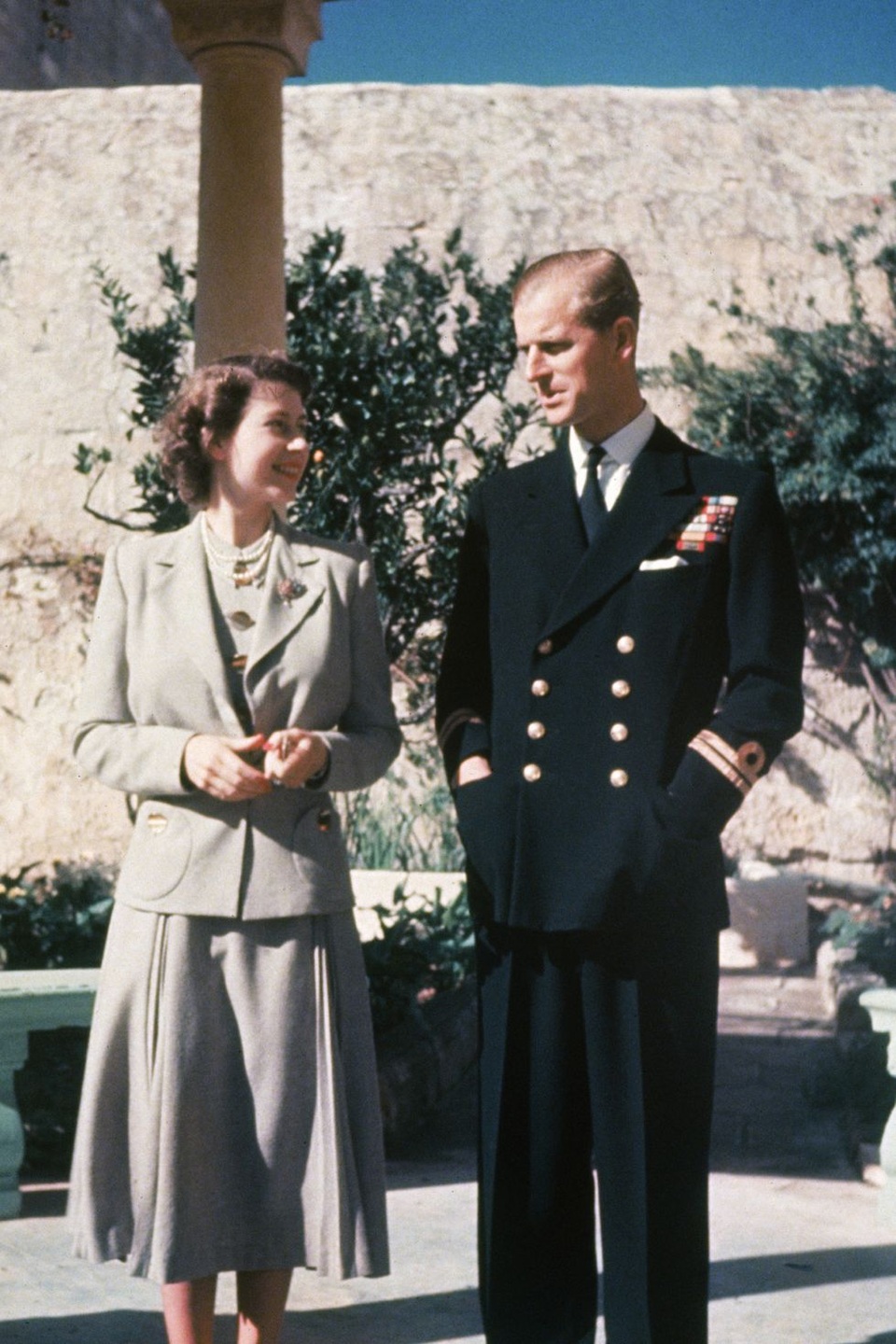 Nữ hoàng Elizabeth II và Hoàng thân Philip: Những khoảnh khắc đẹp nhất - 4 Nữ hoàng Elizabeth II và Hoàng thân Philip: Những khoảnh khắc đẹp nhất - 4