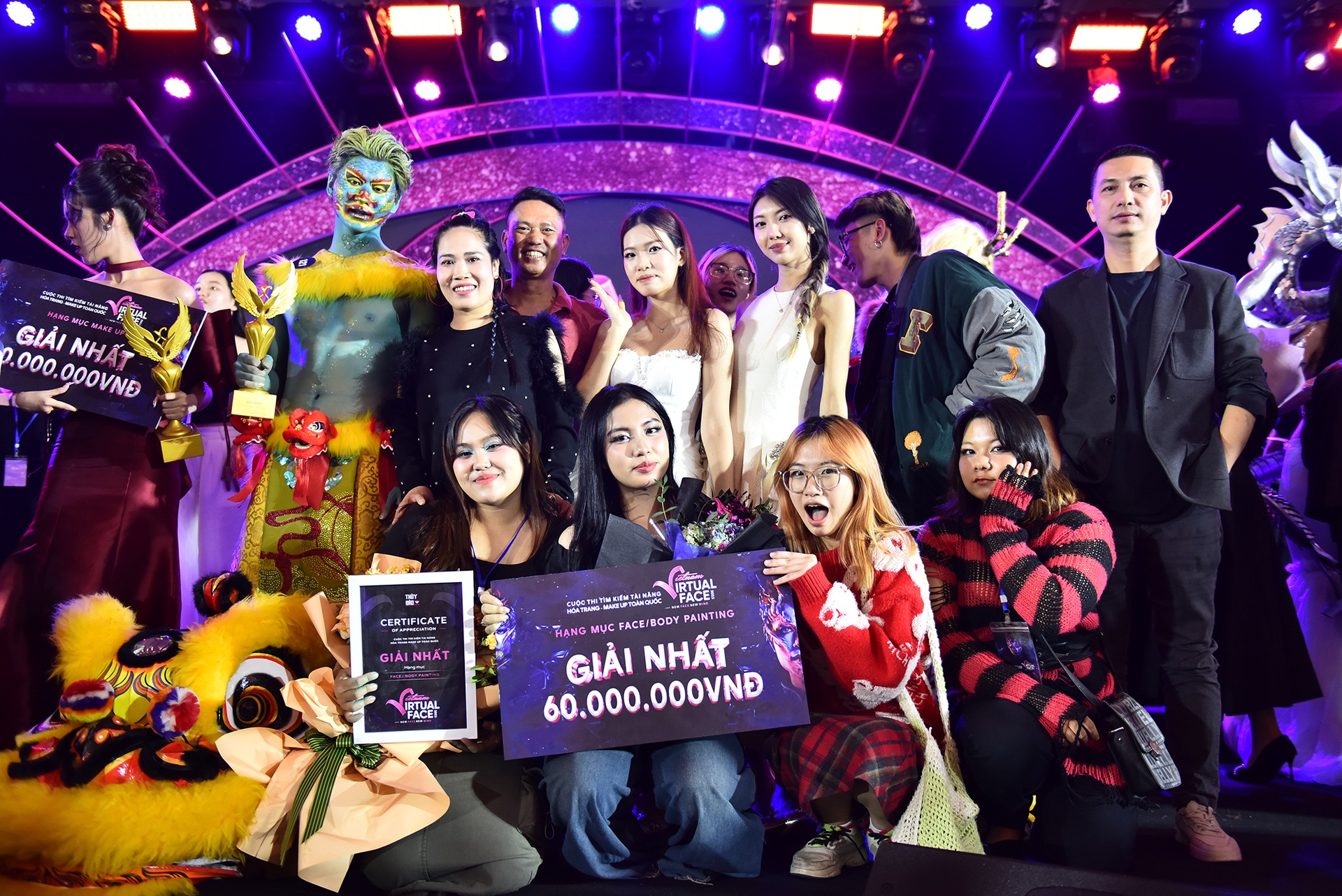 Nữ sinh viên năm 2 giành giải Nhất cuộc thi hóa trang Việt Nam 2023 - 13 Nữ sinh viên năm 2 giành giải Nhất cuộc thi hóa trang Việt Nam 2023 - 13