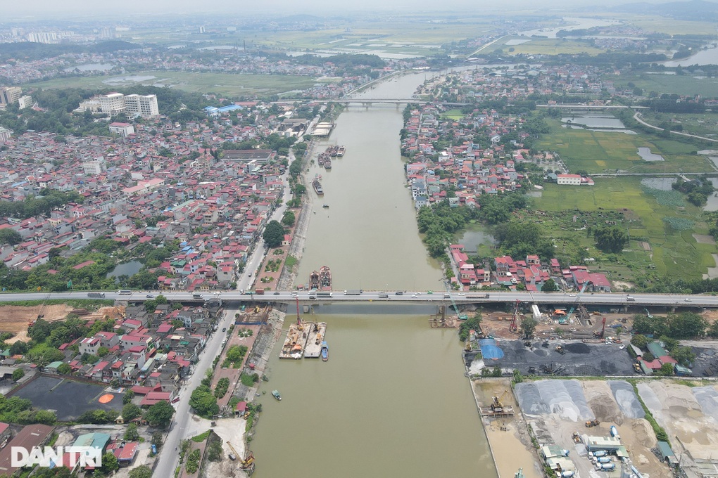 Công trường xây dựng, mở rộng cầu Như Nguyệt nối đôi bờ sông Cầu - 1 Công trường xây dựng, mở rộng cầu Như Nguyệt nối đôi bờ sông Cầu - 1