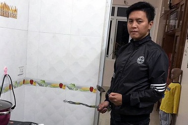 Bé trai 10 tuổi bị bố đẻ bạo hành: Xem xét khởi tố tội ngược đãi