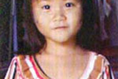 Bé gái 3 tuổi đã biết bơi